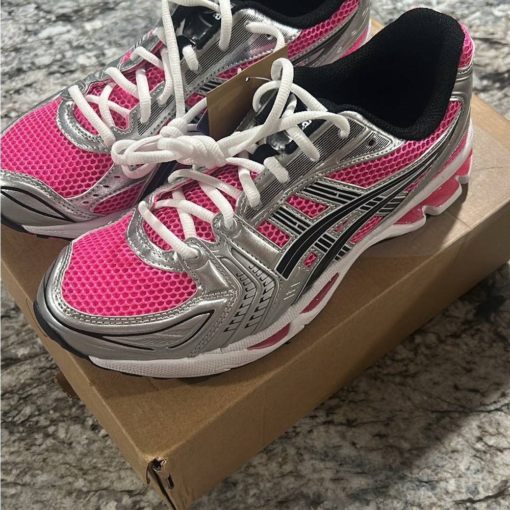 ASICS gel Kayano 14 pink glow size 9.5, brand new